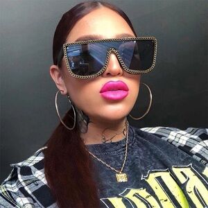 Black chain sunglasses